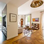 Sophisticated Home Close To The Museums